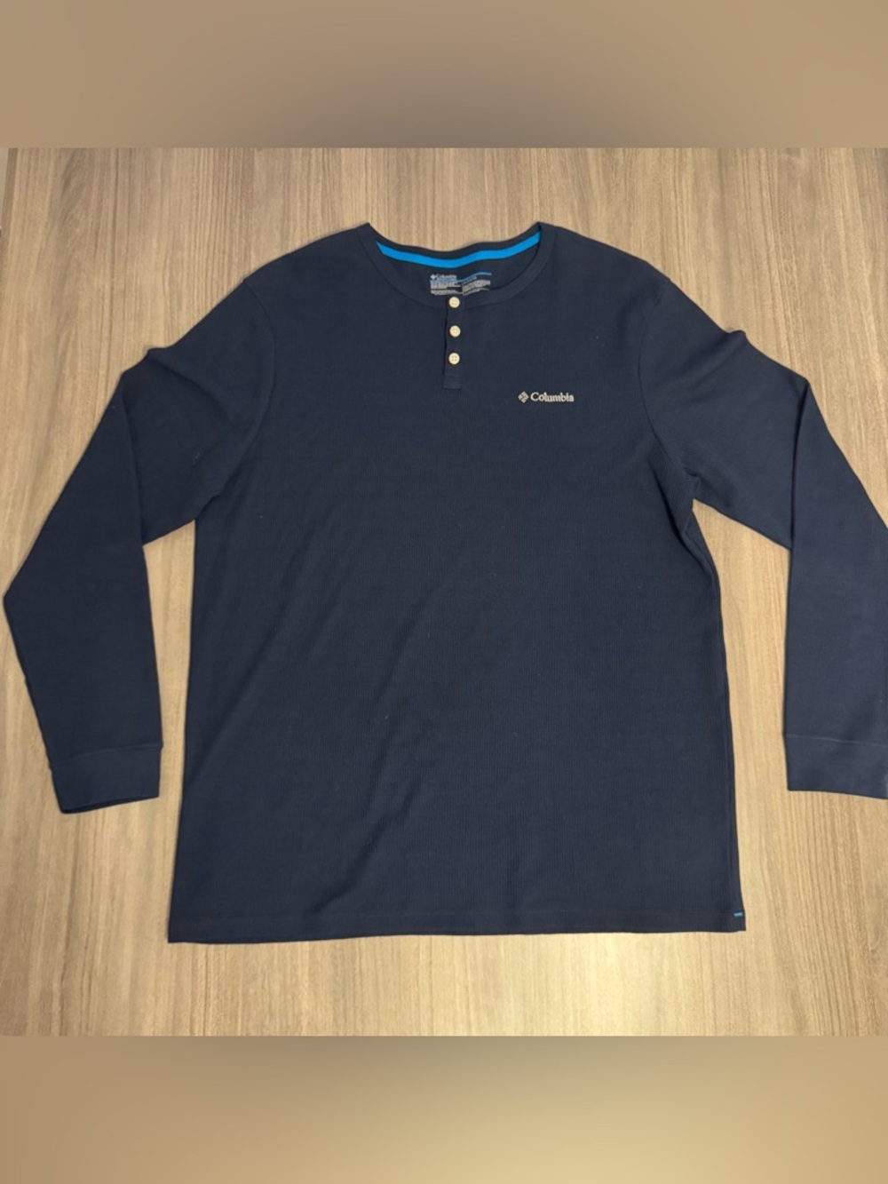 Columbia Men’s Long Sleeve Navy Henley Shirt
Size XL